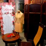 Amor y tragedia. Sección dedicada a Aglaura. La imagen muestra objetos de época.