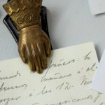 Detalle de objetos en vitrinas