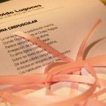 cintas y poemas. Las cintas hacen referencia a las cintas que se intercambiaban entre Leopoldo Lugones y Aglaura. Los poemas son poemas de Lugones.