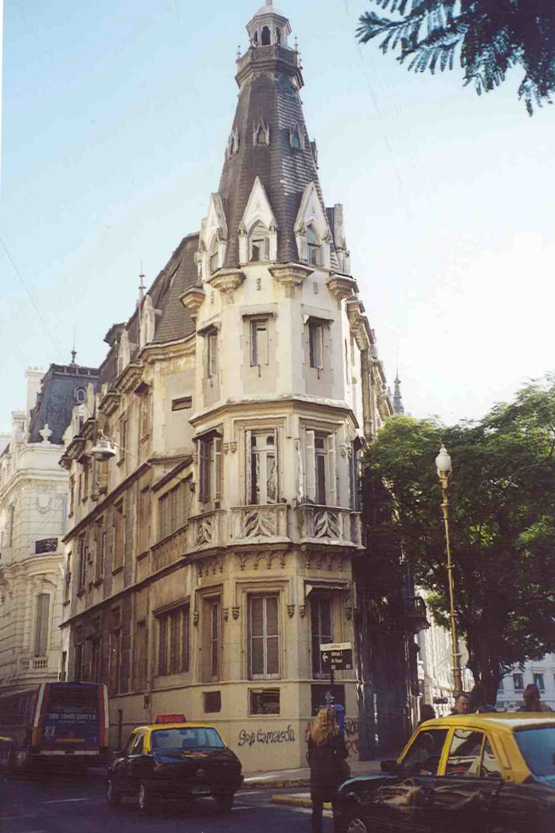 Biblioteca Central y Centro de Documentación Perito Francisco P. Moreno