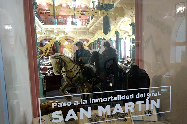 Vidriera en Homenaje a San Martín