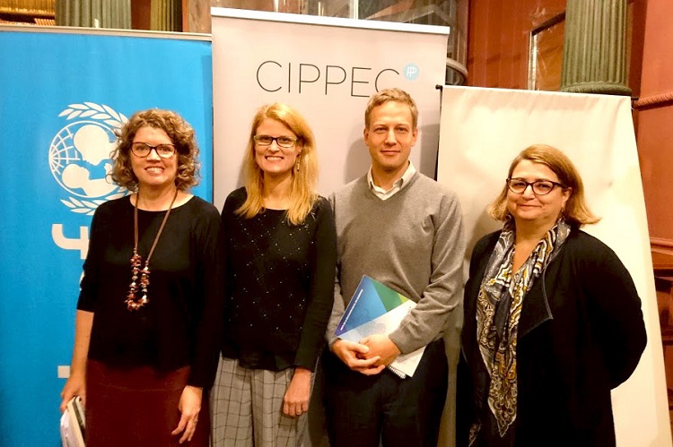 Cora Steinberg (UNICEF), Alejandra Cardini (CIPPEC), Oscar Ghillione (MECCyT) y Mariana Alcobre (BNM)
