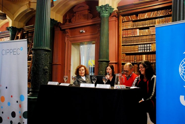 Mercedes Mayol Lassalle (OMEP), Jeniffer Guevara (CIPPEC), Hugo Labate (MECCyT) y Nancy Montes (OEI)
