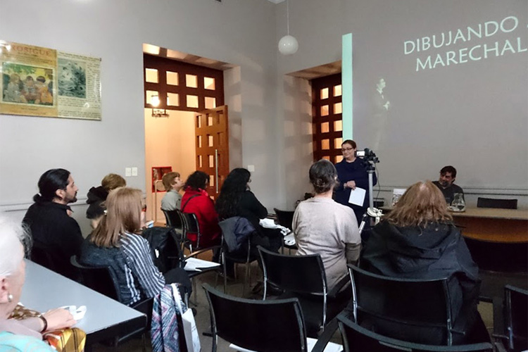 Dibujando a Marechal: una rosa, una granada, una pipa…