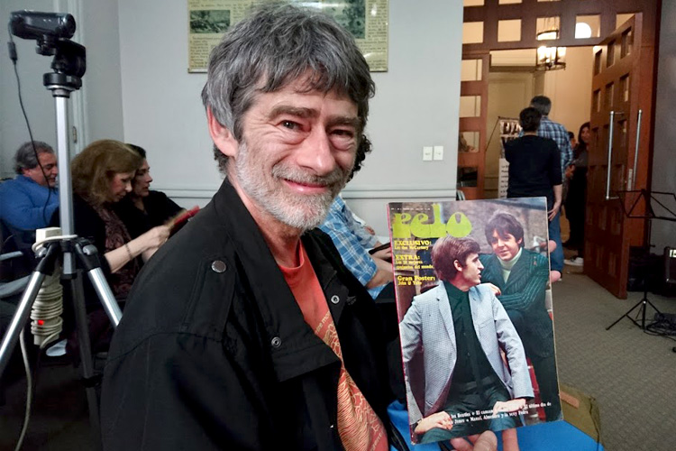 Carlos Fradkin y su 1° número de la revista Pelo