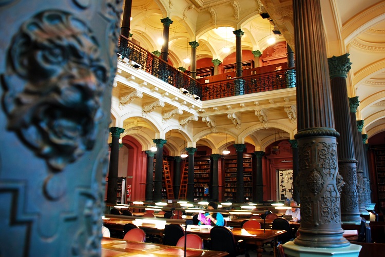 imagen de la sala de lectura de la Biblioteca Nacional de Maestras y Maestros