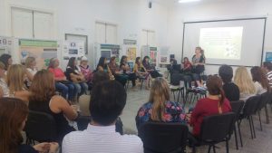 Participantes del taller de Promoción de Lectura en plena actividad